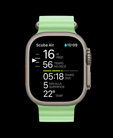 Apple Watch Ultra 3, cassa in titanio naturale, parametri di immersione nell’app Oceanic+: profondità, durata decompressione, durata immersione, minuti per tornare in superficie, temperatura dell’acqua, cinturino Ocean verde neon