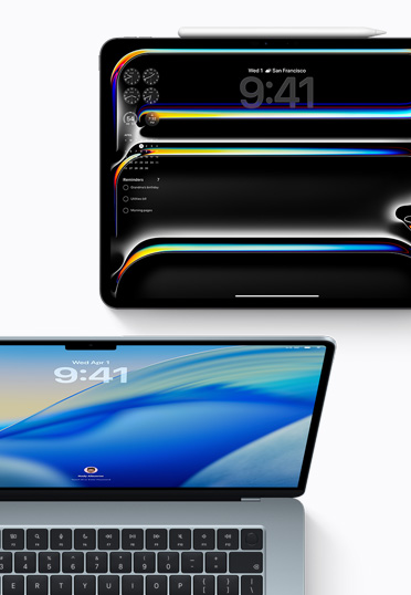 iPad, vue de haut, l’écran affiche l’heure et des widgets, MacBook, vue de face, fond d’écran bleu en dégradé.